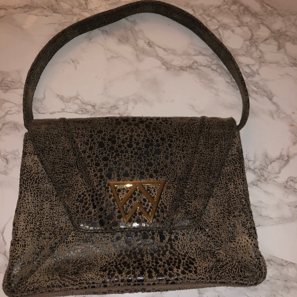 KELLY WYNNE Original Shoulder Bag